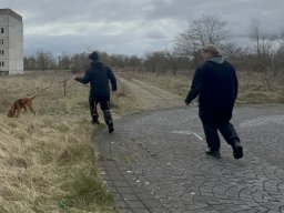 Seminar 2026 - Thomas mit Abby auf dem Trail